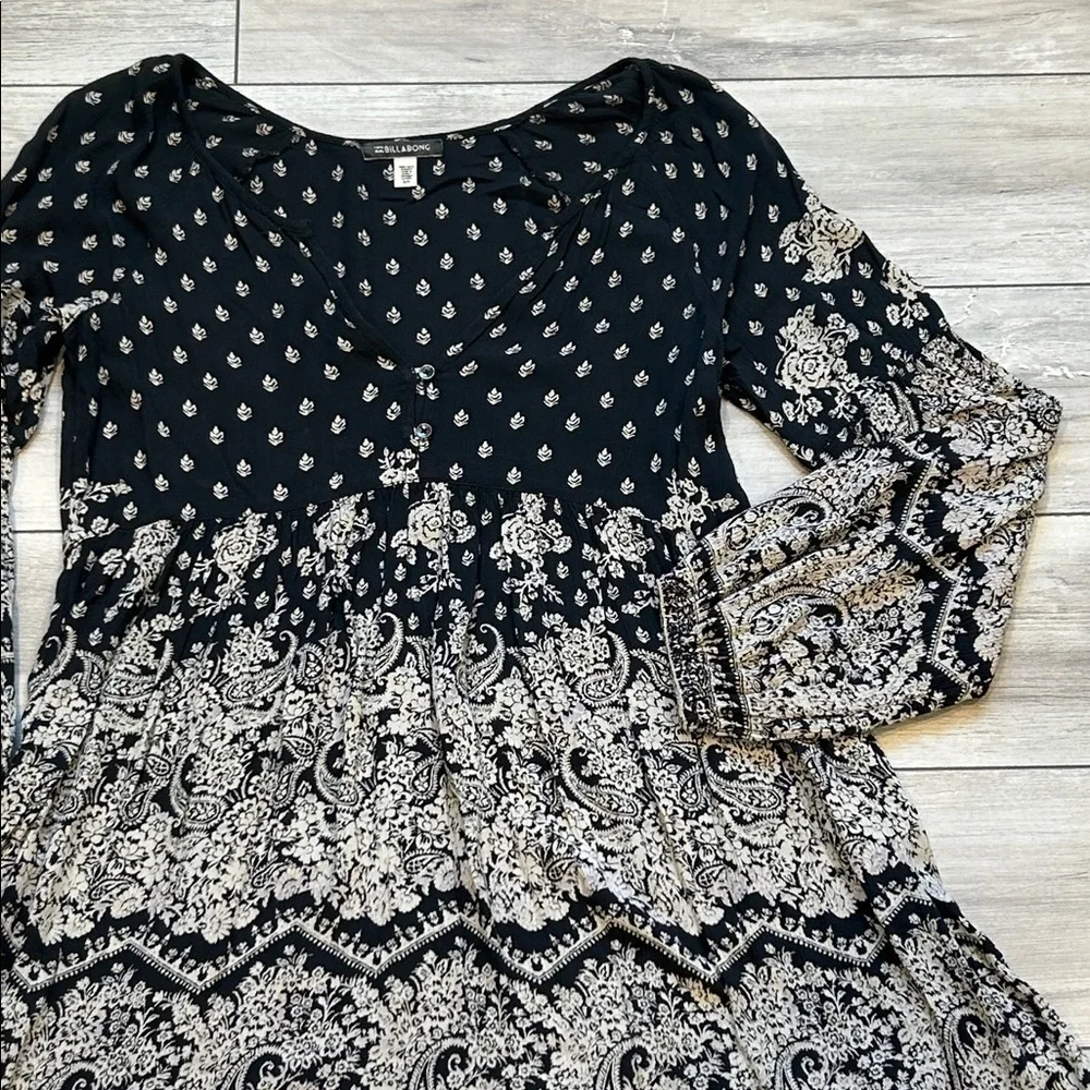 Billabong black and gray long sleeve dress size small